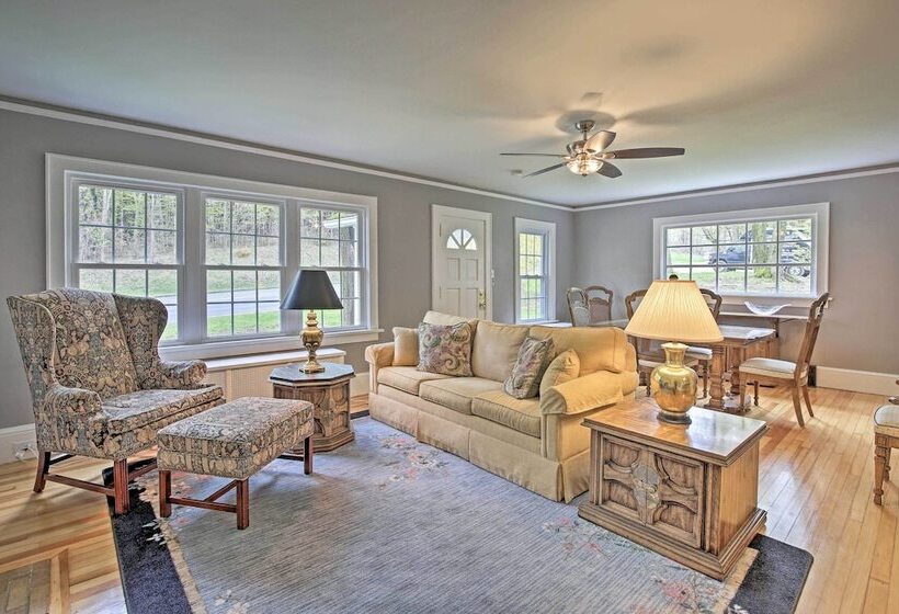 Beautiful Lenox Home, 3 Mi To Shakespeare & Co!