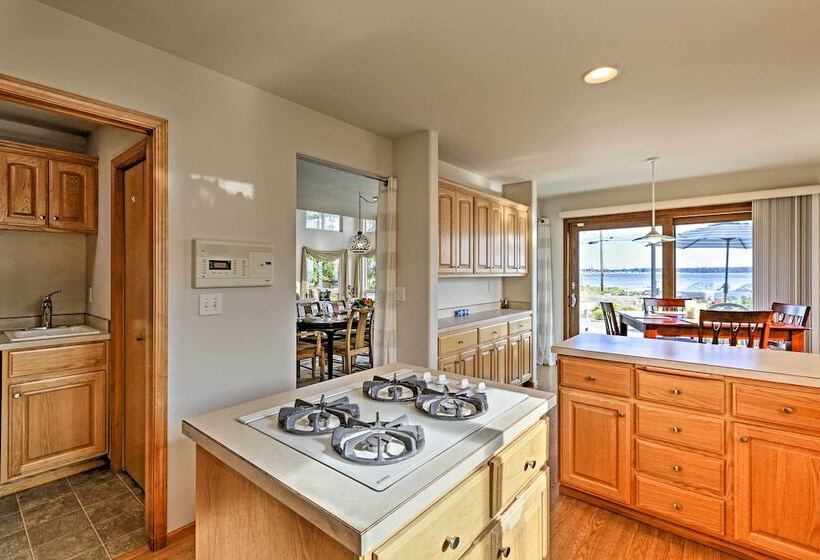 Birch Bay Waterfront Home   Steps To Beach!