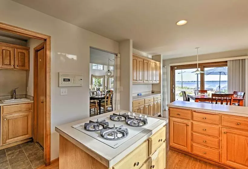 Birch Bay Waterfront Home   Steps To Beach!