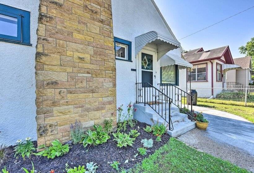 Bright Minneapolis Home: 2 Mi To Minnehaha Falls!