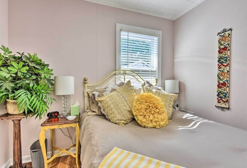 Bright Minneapolis Home: 2 Mi To Minnehaha Falls!