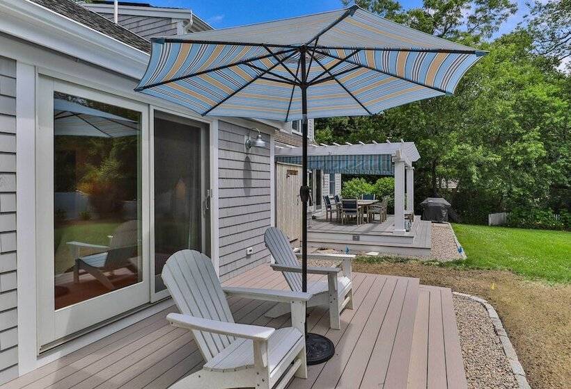 Charming Cottage W/ Deck Walk To Skaket Beach!