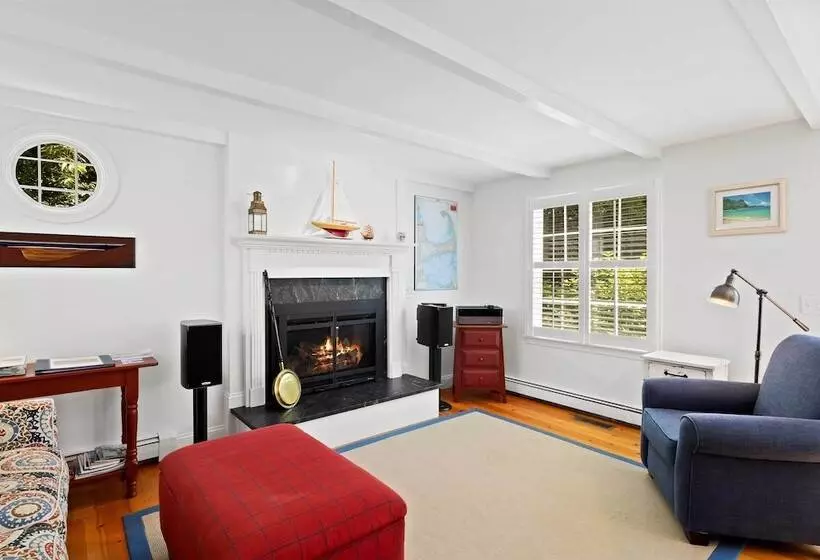 Charming Cottage W/ Deck   Walk To Skaket Beach!