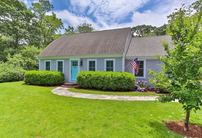 Charming Cottage W/ Deck   Walk To Skaket Beach!