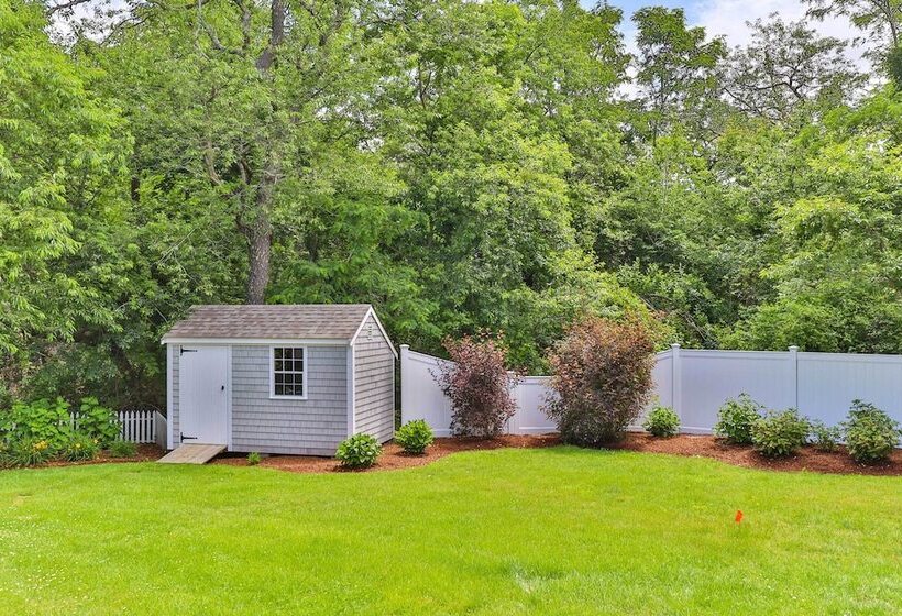 Charming Cottage W/ Deck Walk To Skaket Beach!