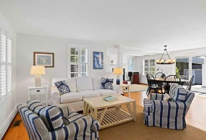 Charming Cottage W/ Deck   Walk To Skaket Beach!