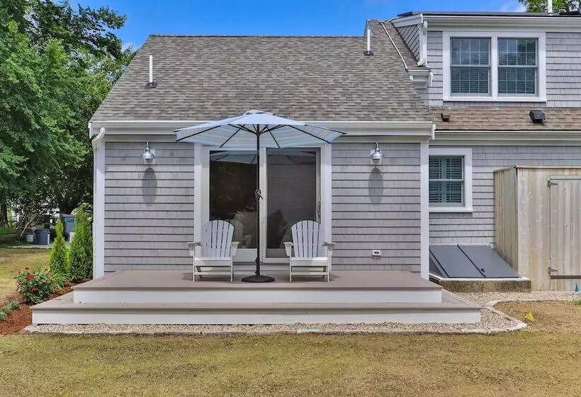 Charming Cottage W/ Deck   Walk To Skaket Beach!