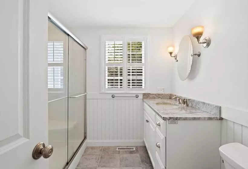 Charming Cottage W/ Deck   Walk To Skaket Beach!