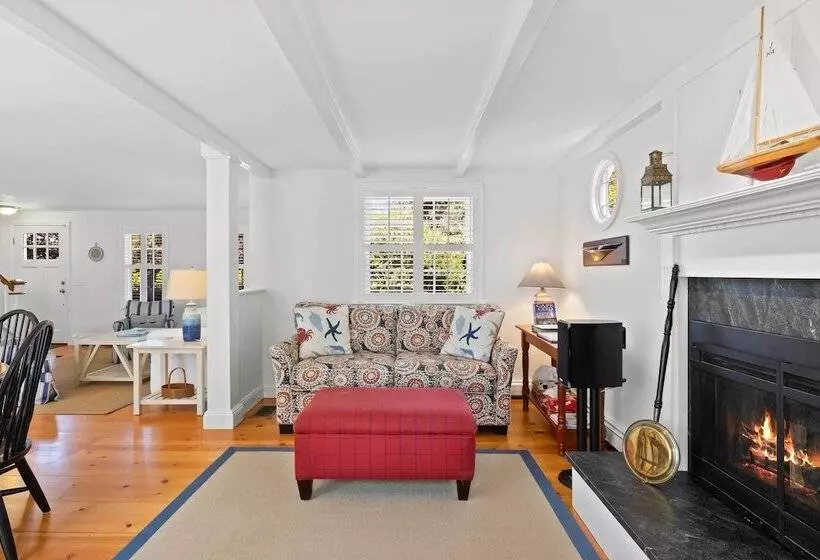 Charming Cottage W/ Deck   Walk To Skaket Beach!