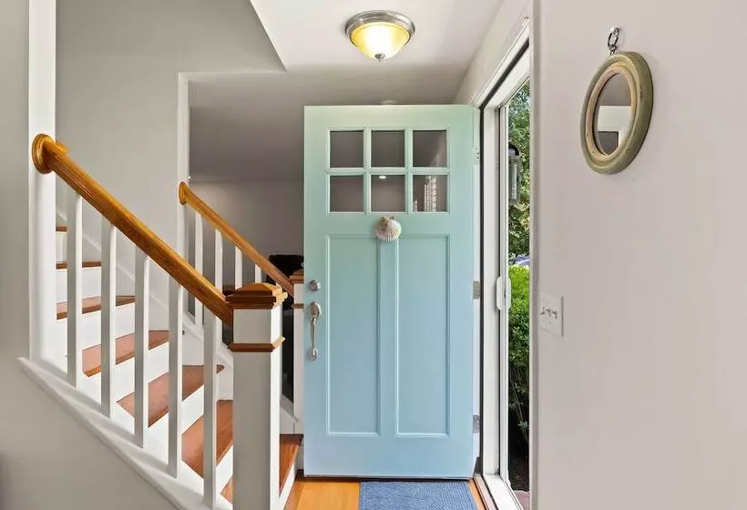 Charming Cottage W/ Deck   Walk To Skaket Beach!