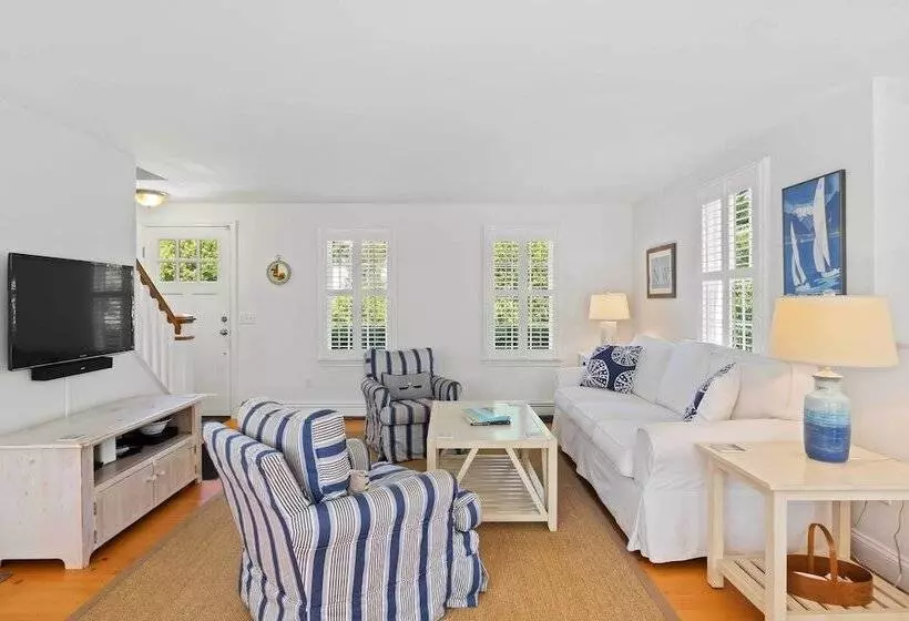 Charming Cottage W/ Deck   Walk To Skaket Beach!