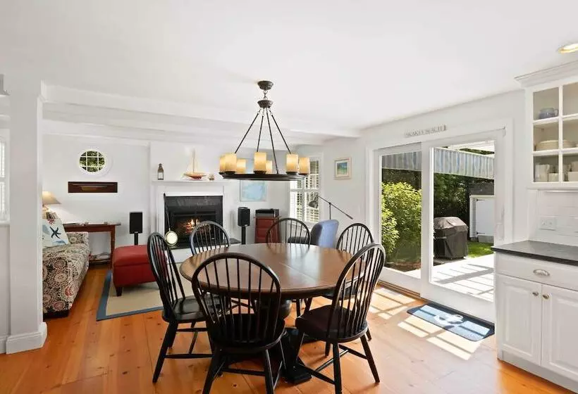 Charming Cottage W/ Deck   Walk To Skaket Beach!