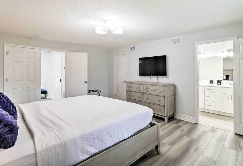 Charming Florida Home, Half Mile To Beach!