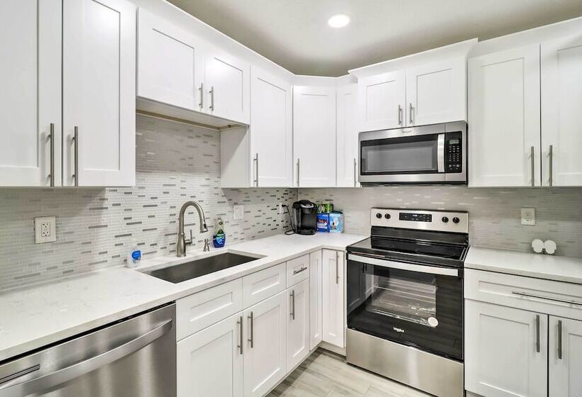 Charming Florida Home, Half Mile To Beach!