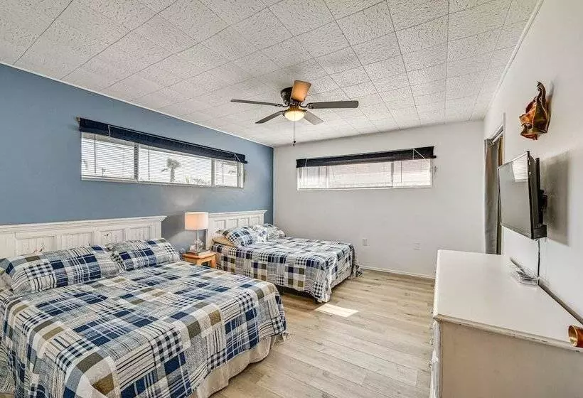 Chula Vista Home W/ Heated Pool & Spacious Patio