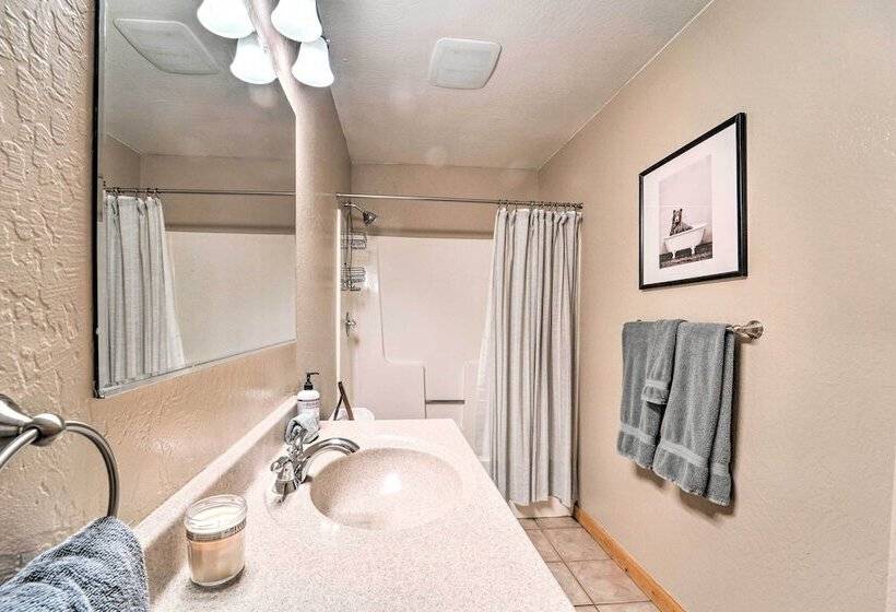 5 Mi To Donner Lake: Home W/ Shared Hot Tub