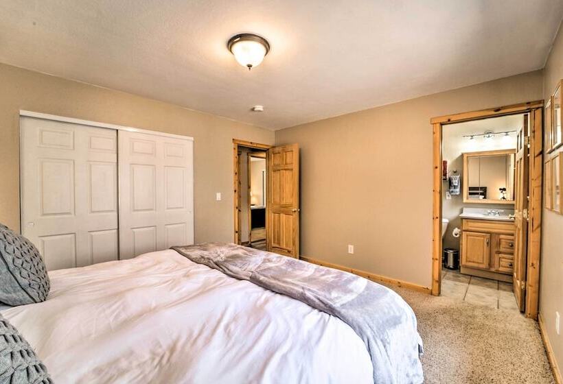 5 Mi To Donner Lake: Home W/ Shared Hot Tub