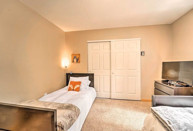 5 Mi To Donner Lake: Home W/ Shared Hot Tub