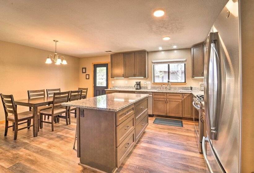 5 Mi To Donner Lake: Home W/ Shared Hot Tub