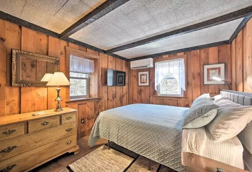 Cozy Great Barrington Home ~ 1 Mi To Ski Resort!