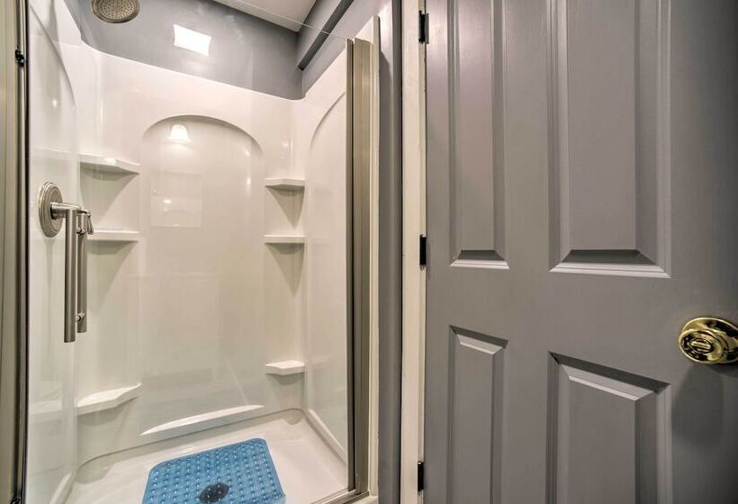 Cozy Great Barrington Home ~ 1 Mi To Ski Resort!