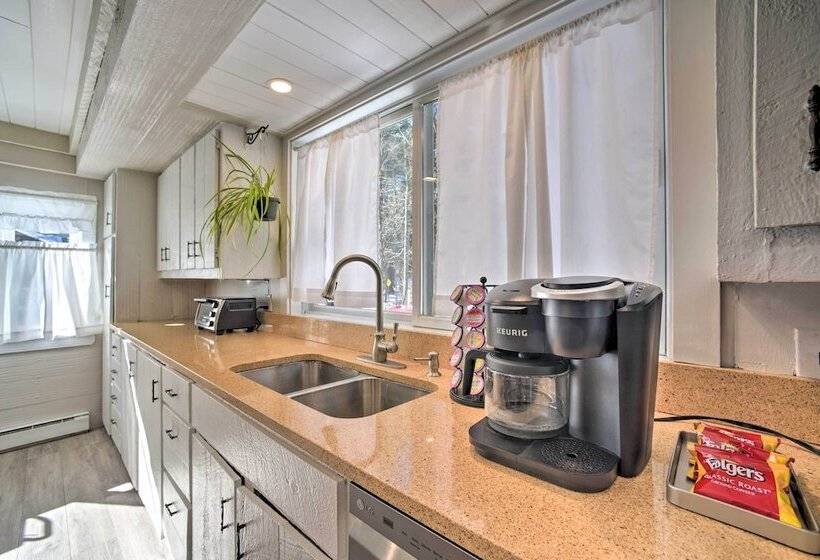 Cozy Great Barrington Home ~ 1 Mi To Ski Resort!