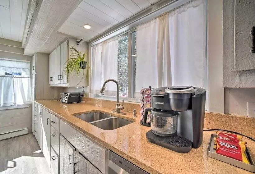Cozy Great Barrington Home ~ 1 Mi To Ski Resort!