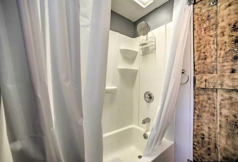 Cozy Great Barrington Home ~ 1 Mi To Ski Resort!