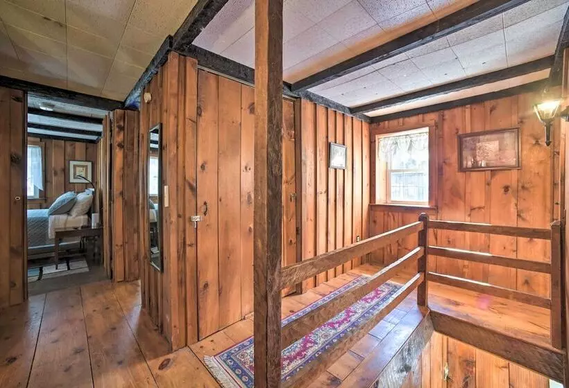 Cozy Great Barrington Home ~ 1 Mi To Ski Resort!