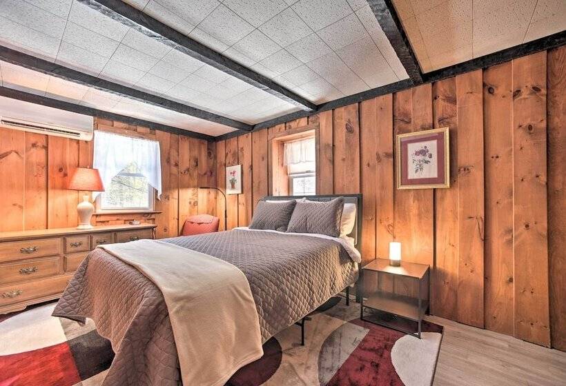 Cozy Great Barrington Home ~ 1 Mi To Ski Resort!