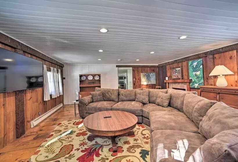Cozy Great Barrington Home ~ 1 Mi To Ski Resort!