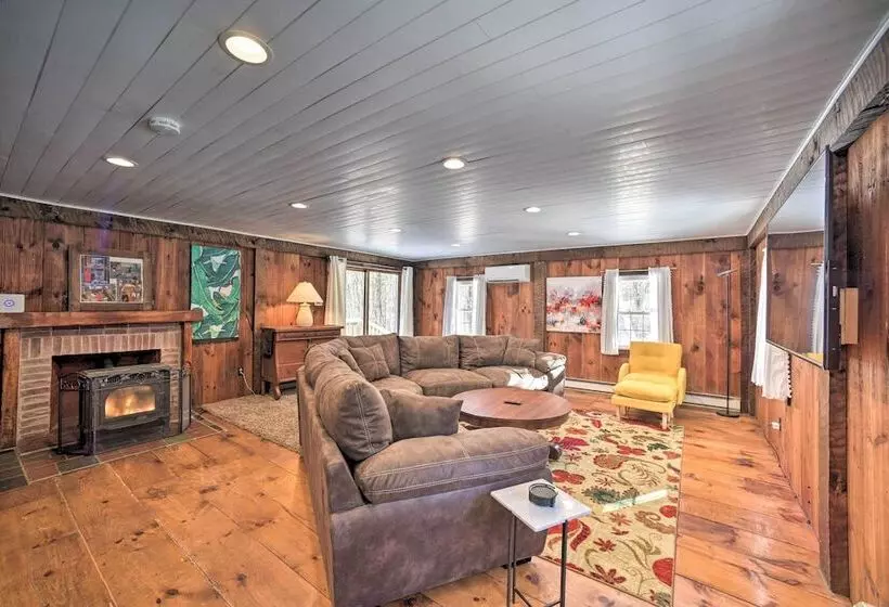 Cozy Great Barrington Home ~ 1 Mi To Ski Resort!