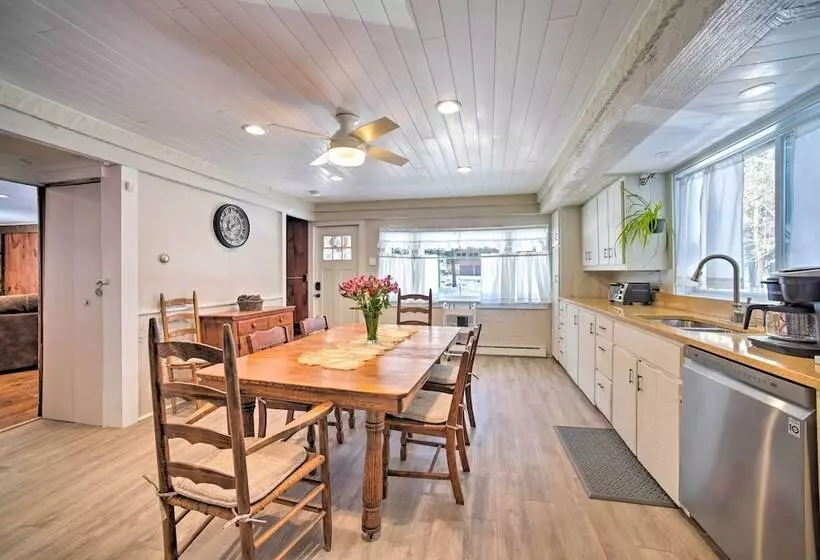 Cozy Great Barrington Home ~ 1 Mi To Ski Resort!