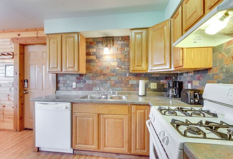 Cozy Three Bears Resort Cabin W/ Deck In Warrens!