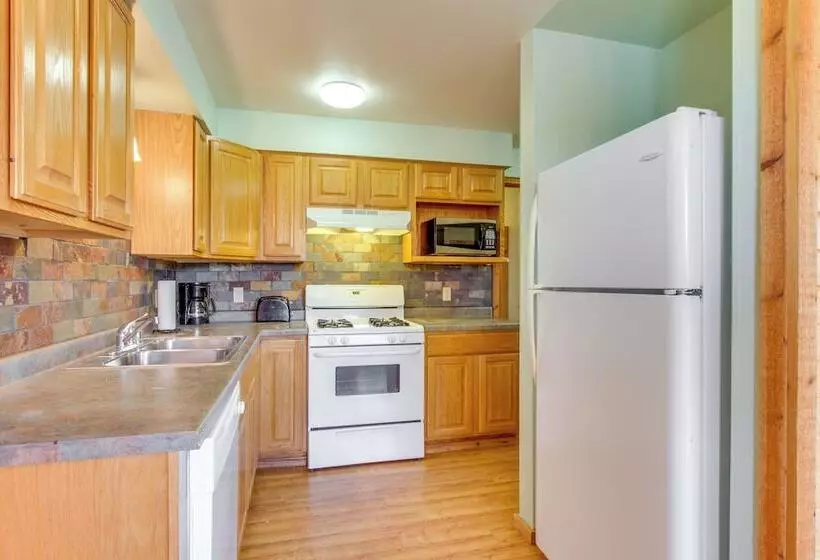 Cozy Three Bears Resort Cabin W/ Deck In Warrens!