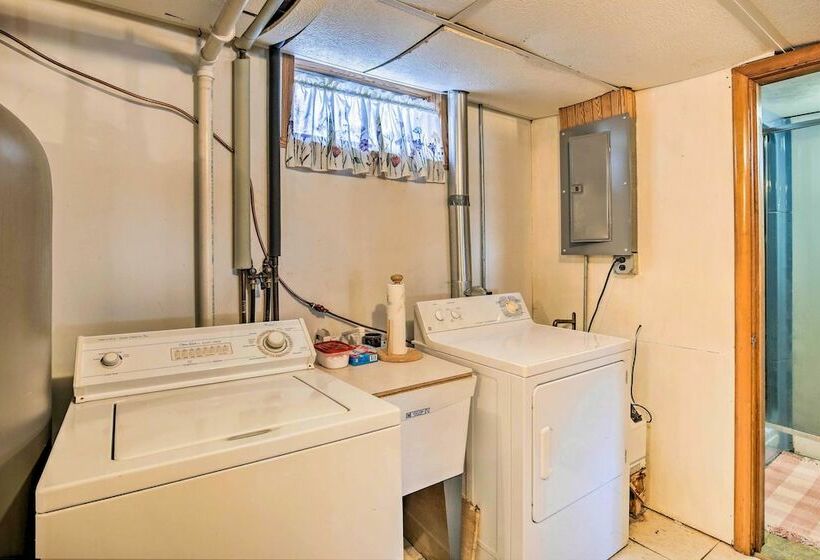 Cumberland Retreat W/ Lakefront Yard & Dock