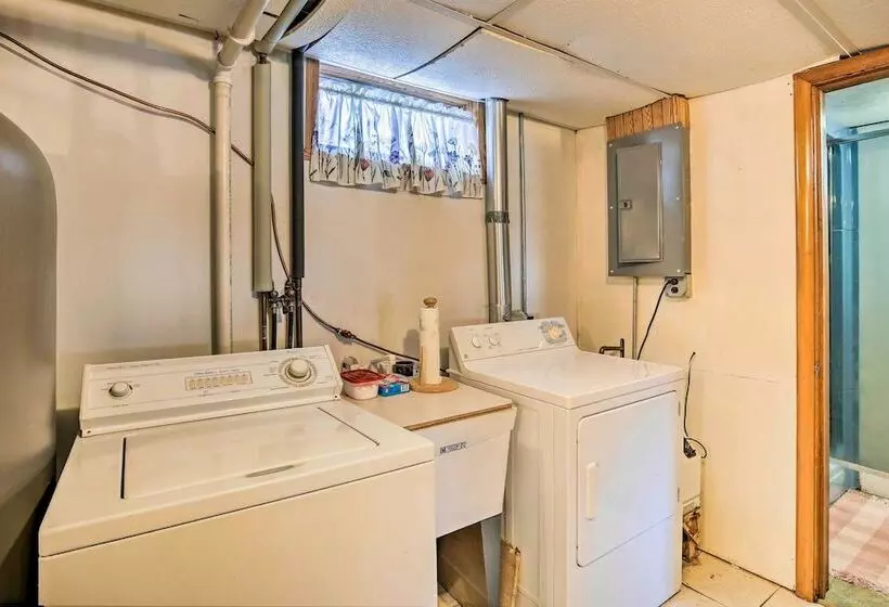 Cumberland Retreat  W/ Lakefront Yard & Dock