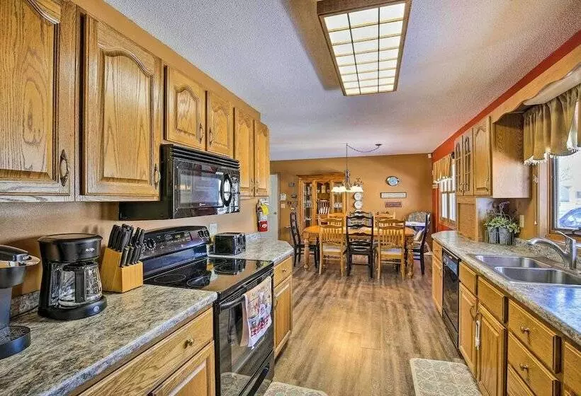 Cumberland Retreat  W/ Lakefront Yard & Dock