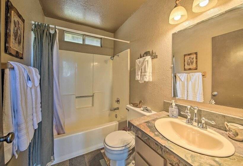 Family Cabin W/ Game Room Near Hiking + Skiing!