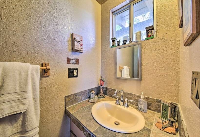 Family Cabin W/ Game Room Near Hiking + Skiing!