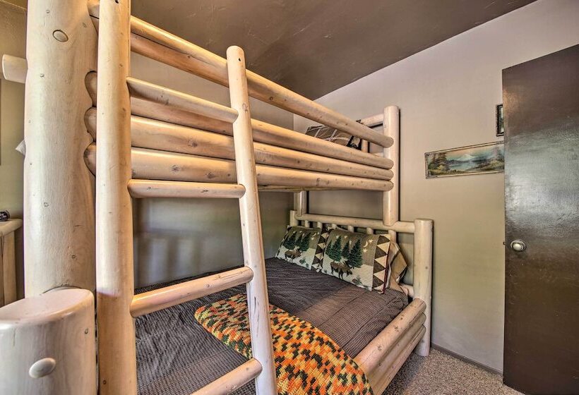 Family Cabin W/ Game Room Near Hiking + Skiing!