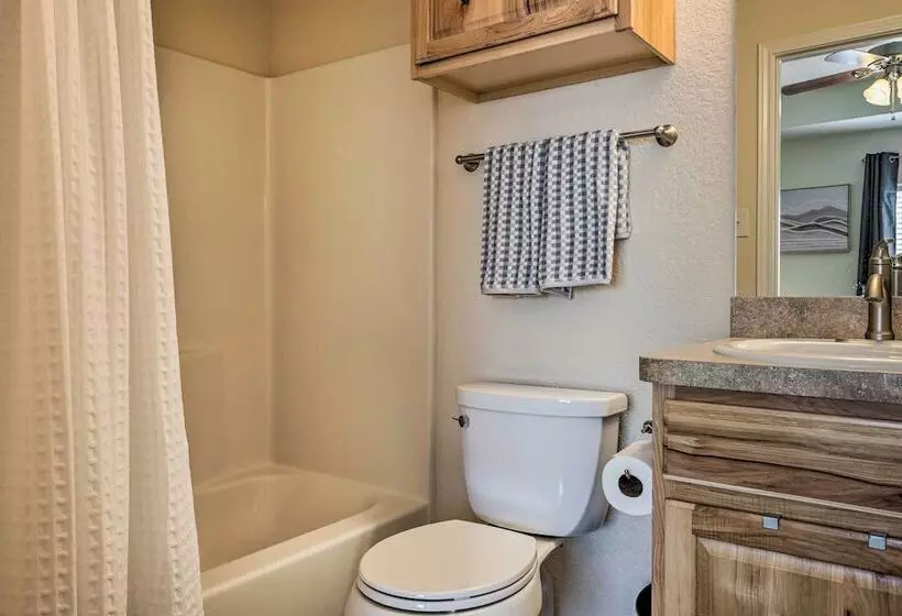 Pet Friendly Home W/ Deck: 1 Mi To Canyon Lake Fun