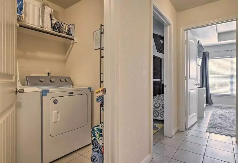 Pet Friendly Home W/ Deck: 1 Mi To Canyon Lake Fun