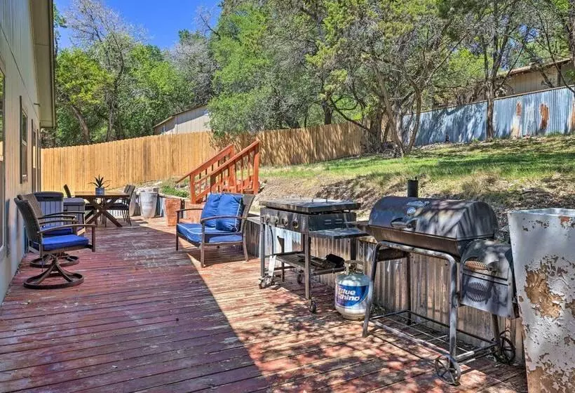 Pet Friendly Home W/ Deck: 1 Mi To Canyon Lake Fun