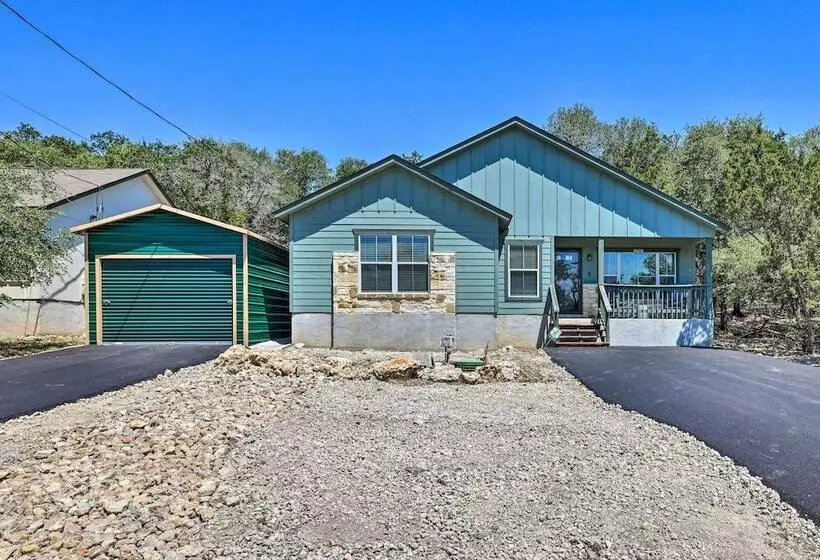 Pet Friendly Home W/ Deck: 1 Mi To Canyon Lake Fun