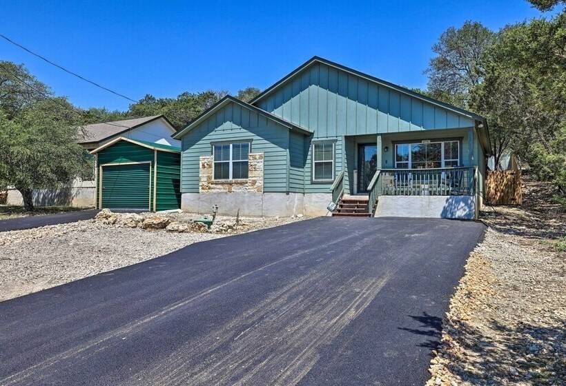 Pet Friendly Home W/ Deck: 1 Mi To Canyon Lake Fun