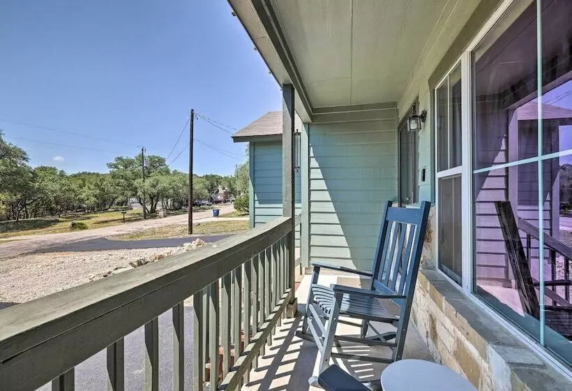 Pet Friendly Home W/ Deck: 1 Mi To Canyon Lake Fun