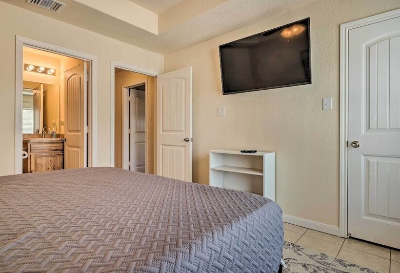 Pet Friendly Home W/ Deck: 1 Mi To Canyon Lake Fun