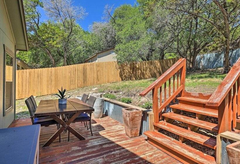 Pet Friendly Home W/ Deck: 1 Mi To Canyon Lake Fun