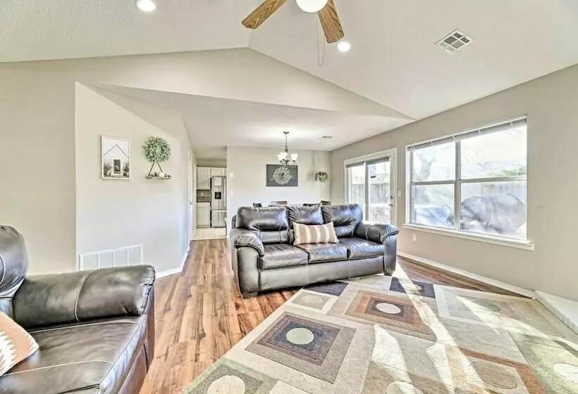 Fayetteville Home W/ Hot Tub ~ 3 Mi To U Of A!